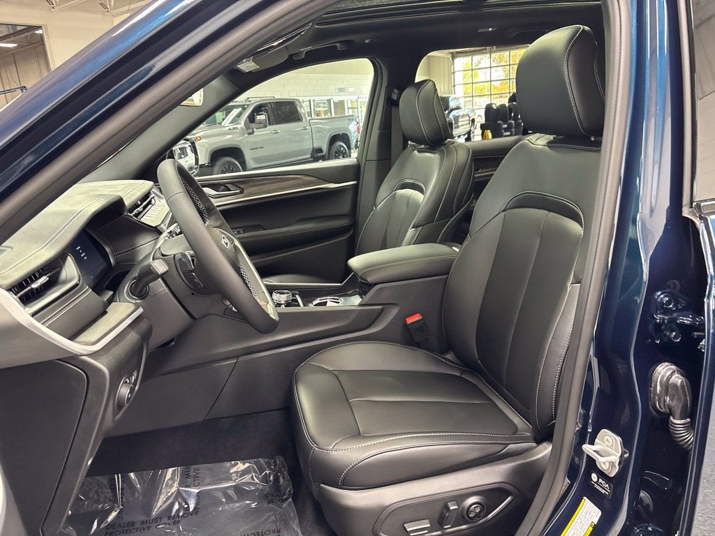 2027 Jeep Grand Cherokee GRAND CHEROKEE LIMITED 4X4