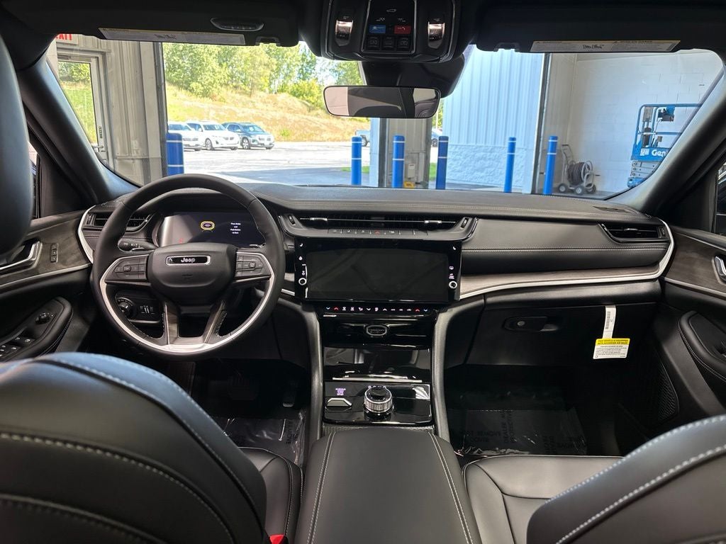 2027 Jeep Grand Cherokee GRAND CHEROKEE LIMITED 4X4