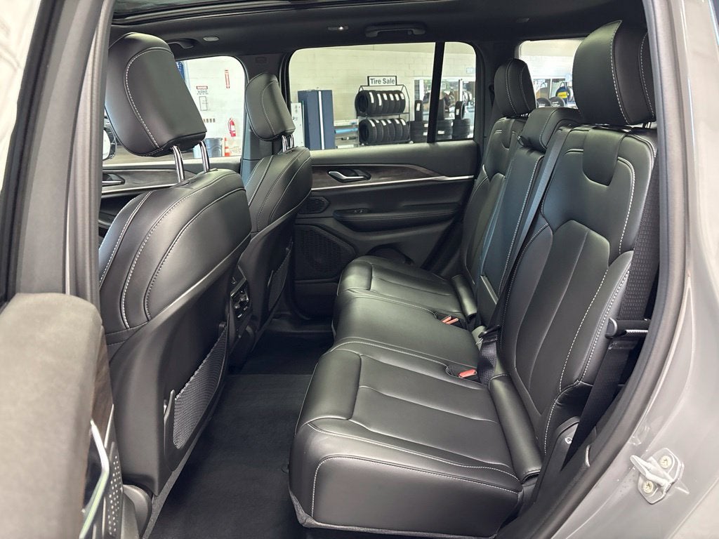 2027 Jeep Grand Cherokee GRAND CHEROKEE LIMITED 4X4