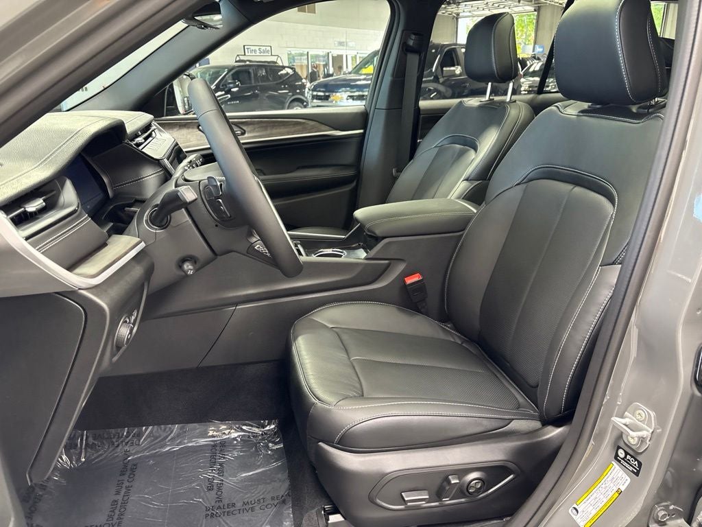 2027 Jeep Grand Cherokee GRAND CHEROKEE LIMITED RESERVE 4X4