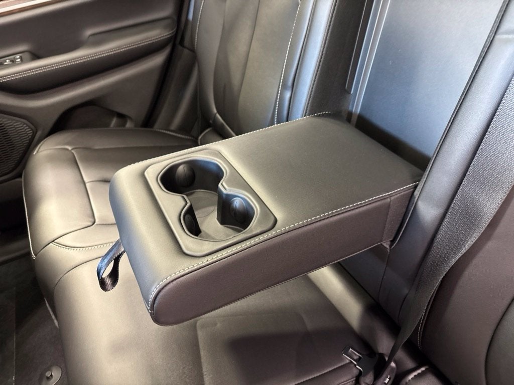 2027 Jeep Grand Cherokee GRAND CHEROKEE LIMITED 4X4