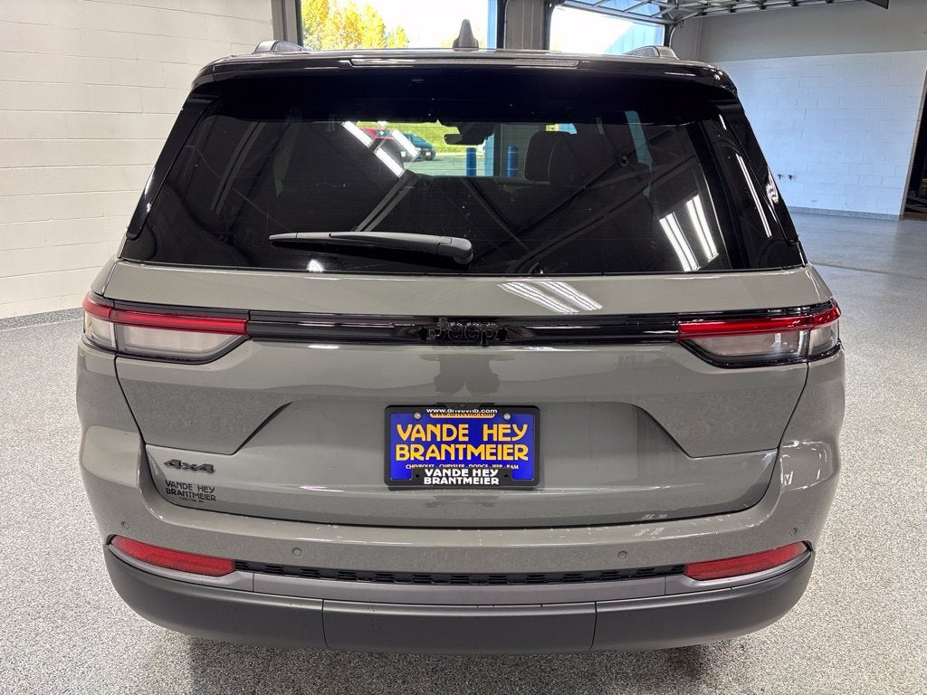 2027 Jeep Grand Cherokee GRAND CHEROKEE LIMITED 4X4
