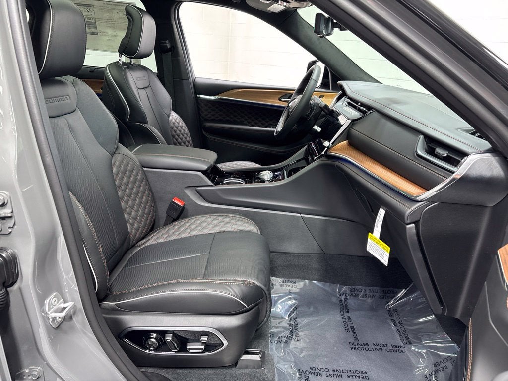 2027 Jeep Grand Cherokee GRAND CHEROKEE SUMMIT 4X4