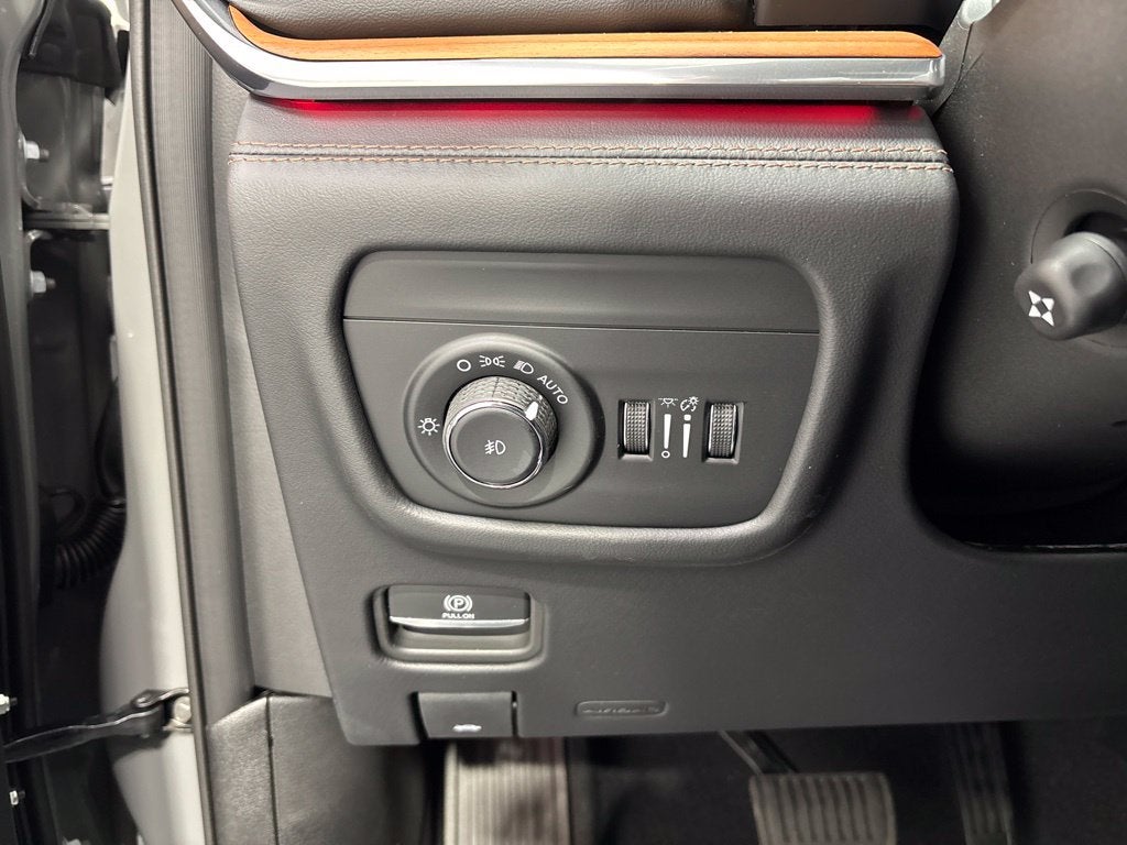 2027 Jeep Grand Cherokee GRAND CHEROKEE SUMMIT 4X4