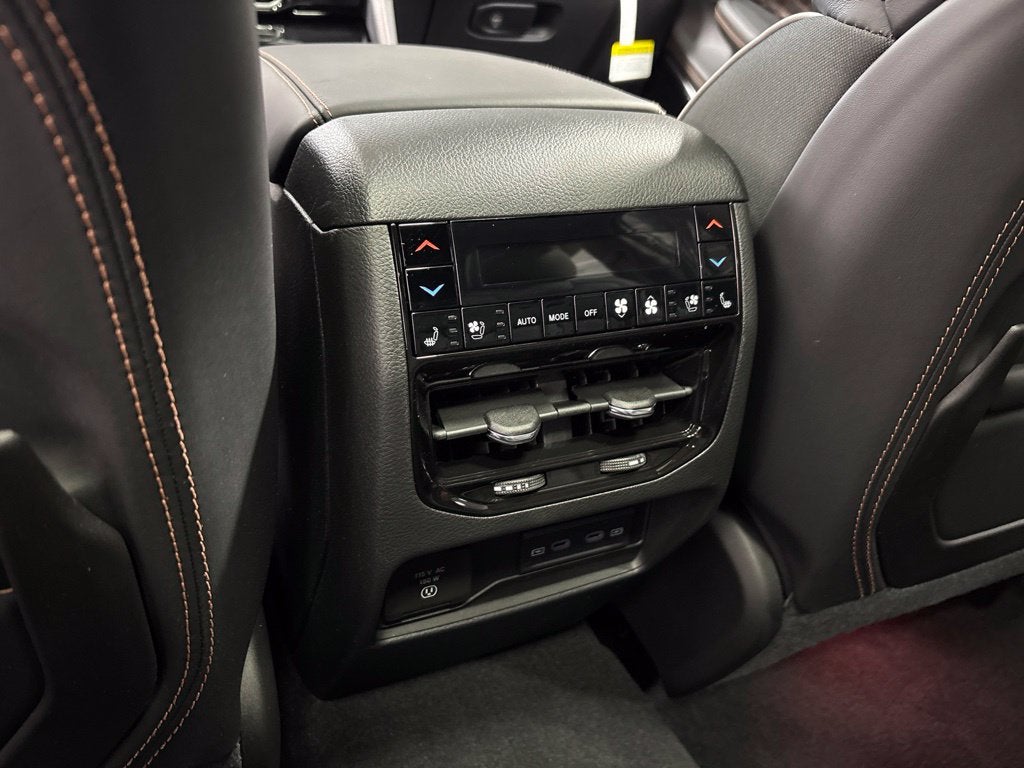 2027 Jeep Grand Cherokee GRAND CHEROKEE SUMMIT 4X4
