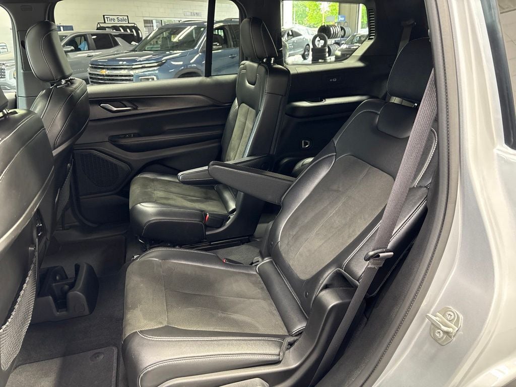 2023 Jeep Grand Cherokee L Altitude 4x4