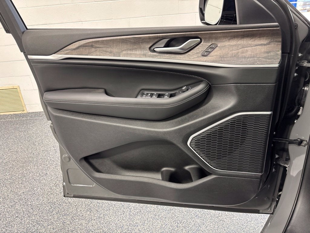 2027 Jeep Grand Cherokee L GRAND CHEROKEE L LIMITED RESERVE 4X4