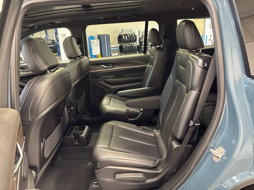 2027 Jeep Grand Cherokee L GRAND CHEROKEE L LIMITED 4X4