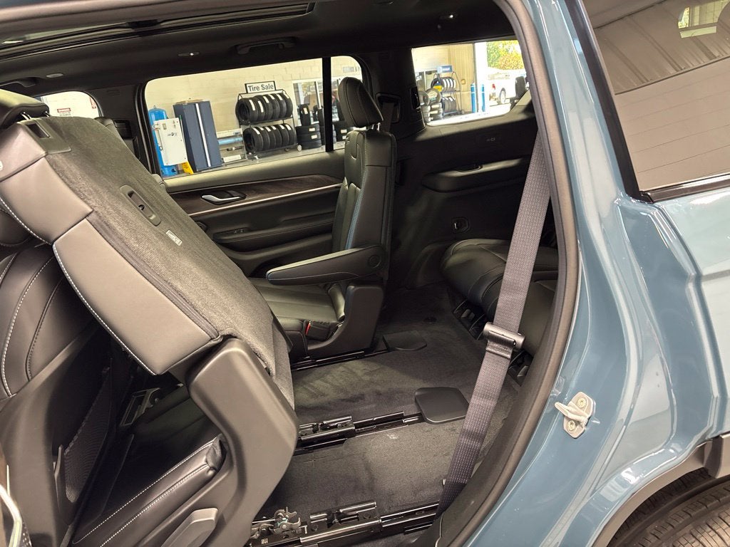 2027 Jeep Grand Cherokee L GRAND CHEROKEE L LIMITED 4X4