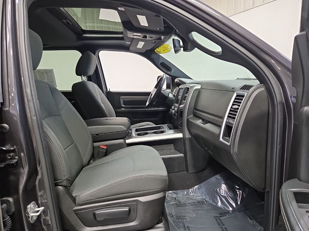 2024 RAM 1500 Classic Warlock Crew Cab 4x4 5'7' Box