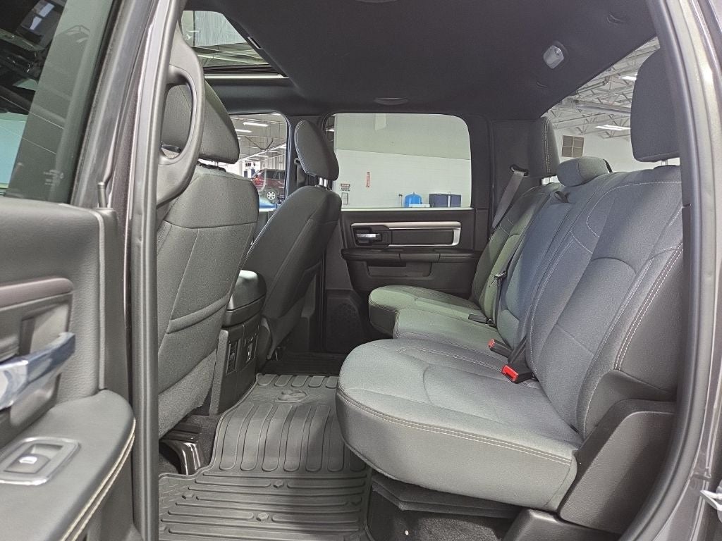 2024 RAM 1500 Classic Warlock Crew Cab 4x4 5'7' Box