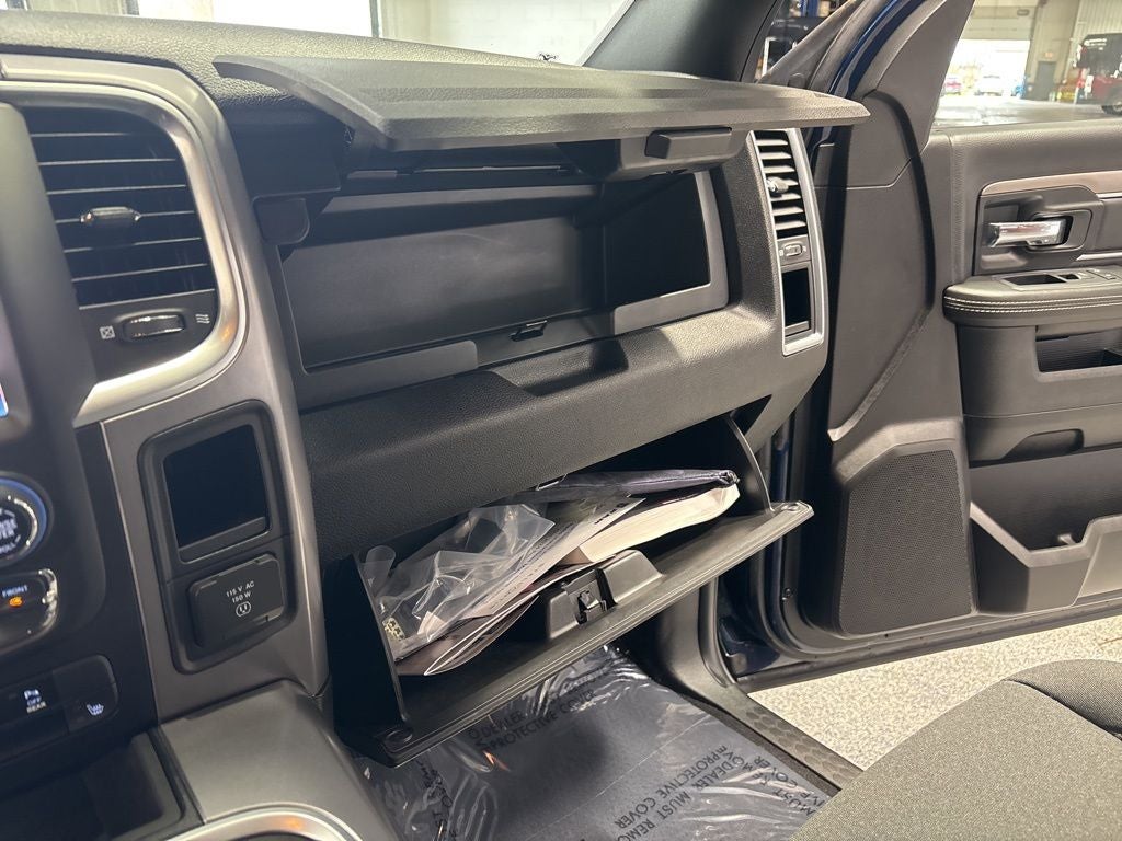 2024 RAM 1500 Classic Warlock Crew Cab 4x4 5'7' Box