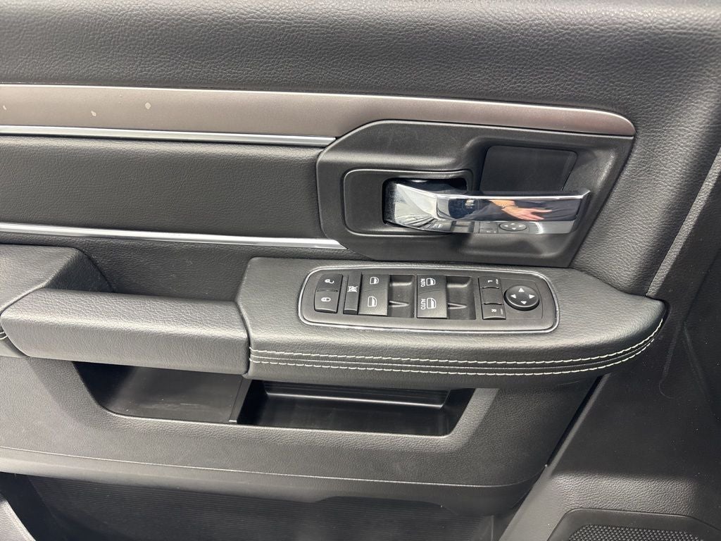 2024 RAM 1500 Classic Warlock Crew Cab 4x4 5'7' Box
