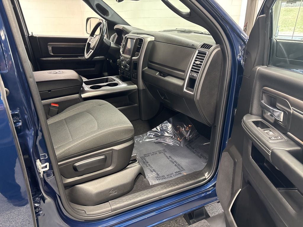 2024 RAM 1500 Classic Warlock Crew Cab 4x4 5'7' Box