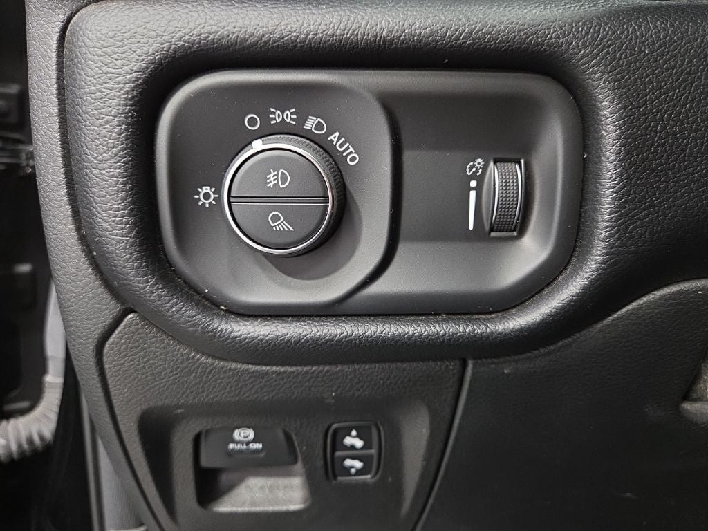 2021 RAM 1500 Big Horn Quad Cab 4x4 6'4' Box