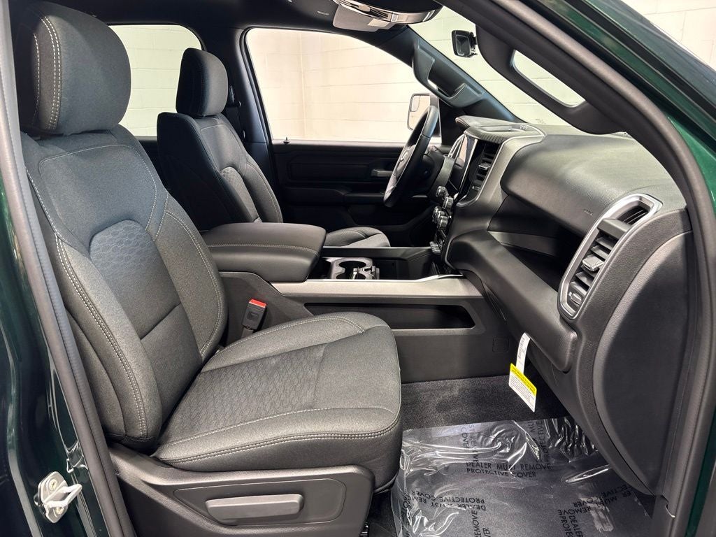 2026 RAM 1500 RAM 1500 EXPRESS QUAD CAB 4X4 6'4' BOX