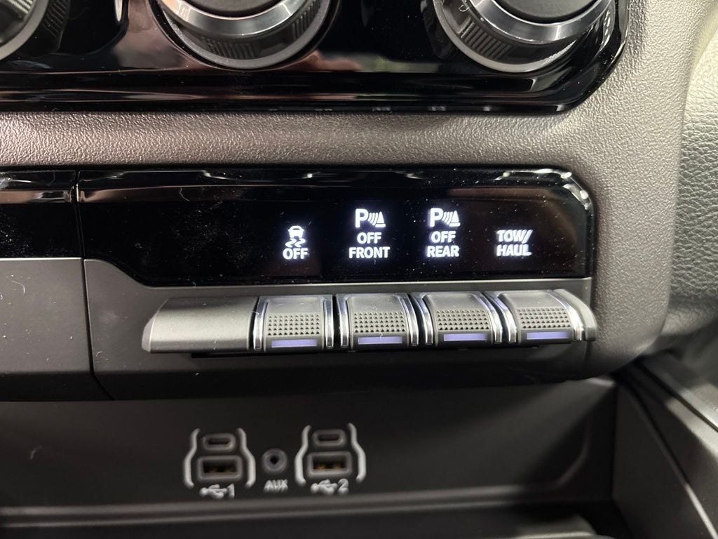 2026 RAM 1500 RAM 1500 EXPRESS QUAD CAB 4X4 6'4' BOX