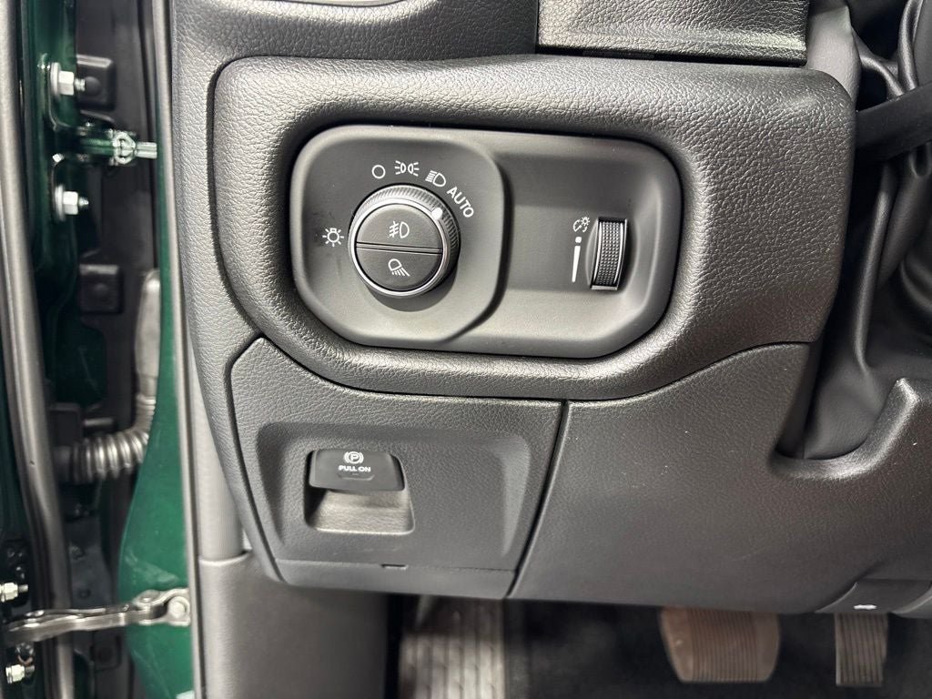 2026 RAM 1500 RAM 1500 EXPRESS QUAD CAB 4X4 6'4' BOX