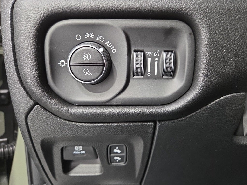 2026 RAM 1500 RAM 1500 BIG HORN CREW CAB 4X4 5'7' BOX