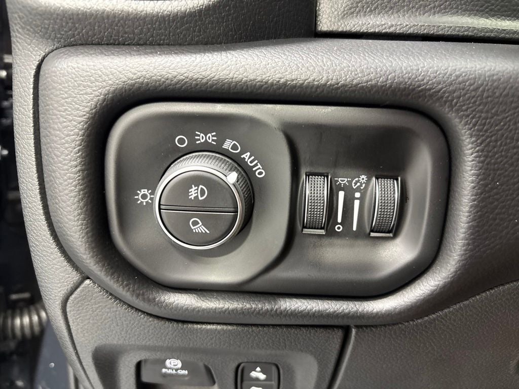 2027 RAM 1500 RAM 1500 BIG HORN CREW CAB 4X4 5'7' BOX