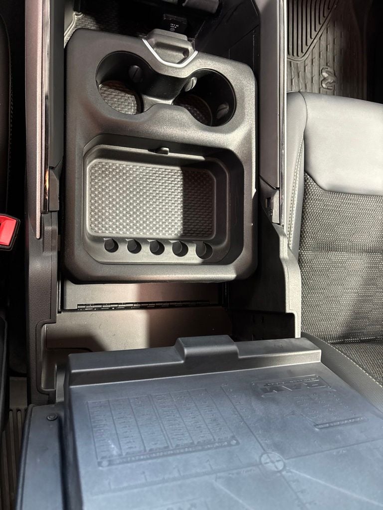 2020 RAM 1500 Big Horn Crew Cab 4x4 5'7' Box
