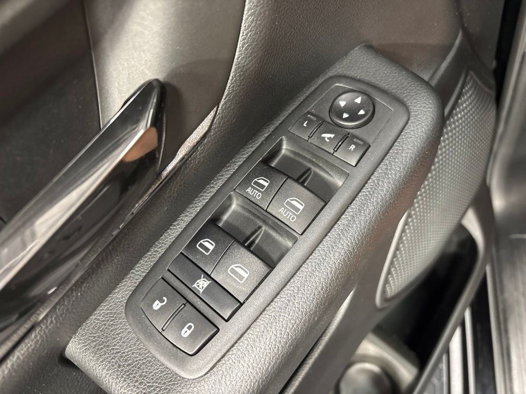 2020 RAM 1500 Big Horn Crew Cab 4x4 5'7' Box