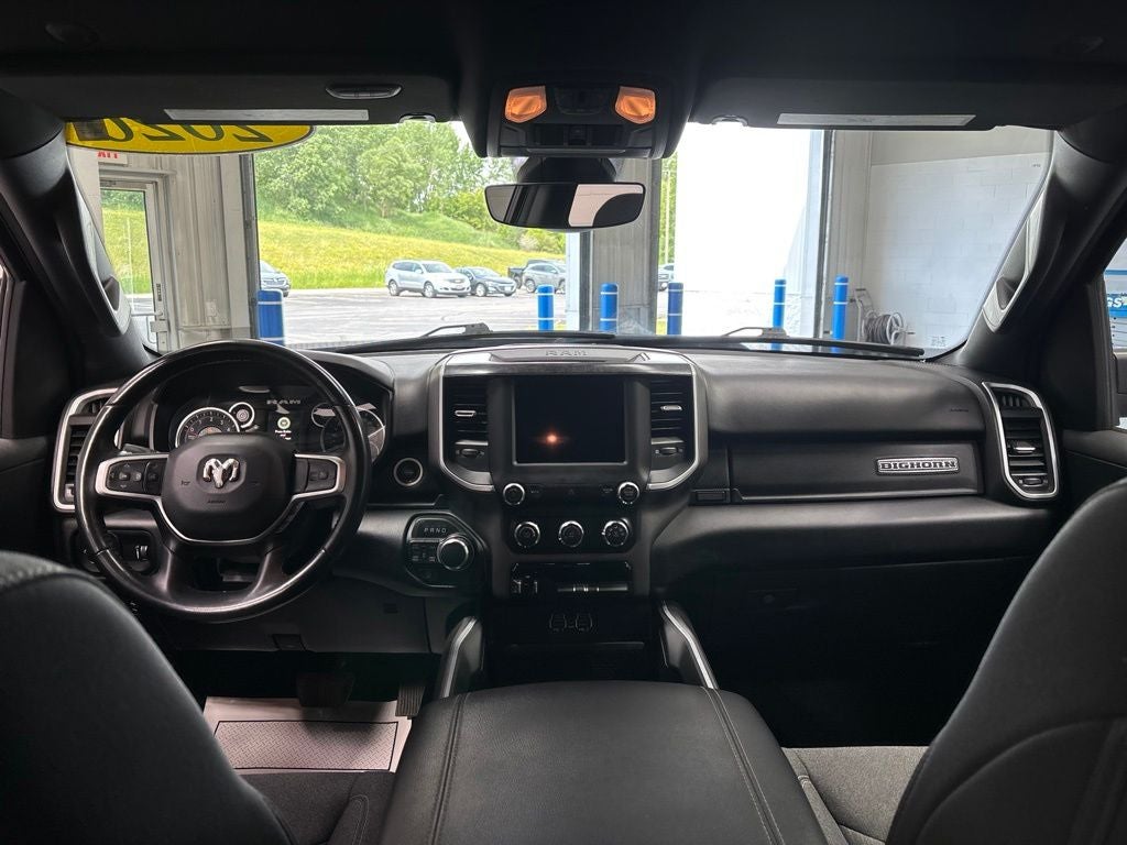 2020 RAM 1500 Big Horn Crew Cab 4x4 5'7' Box