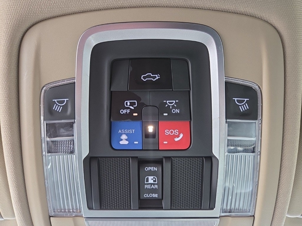 2021 RAM 1500 Laramie Crew Cab 4x4 5'7' Box