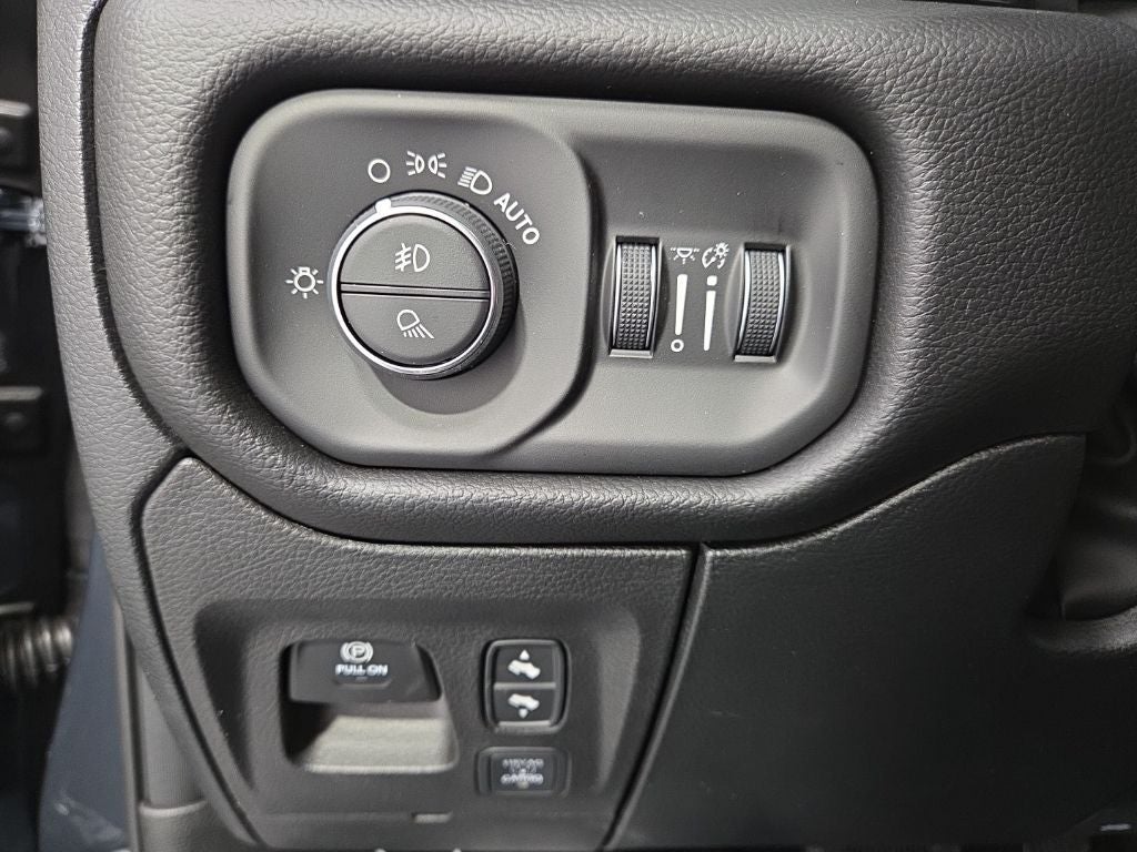 2026 RAM 1500 RAM 1500 LARAMIE CREW CAB 4X4 5'7' BOX