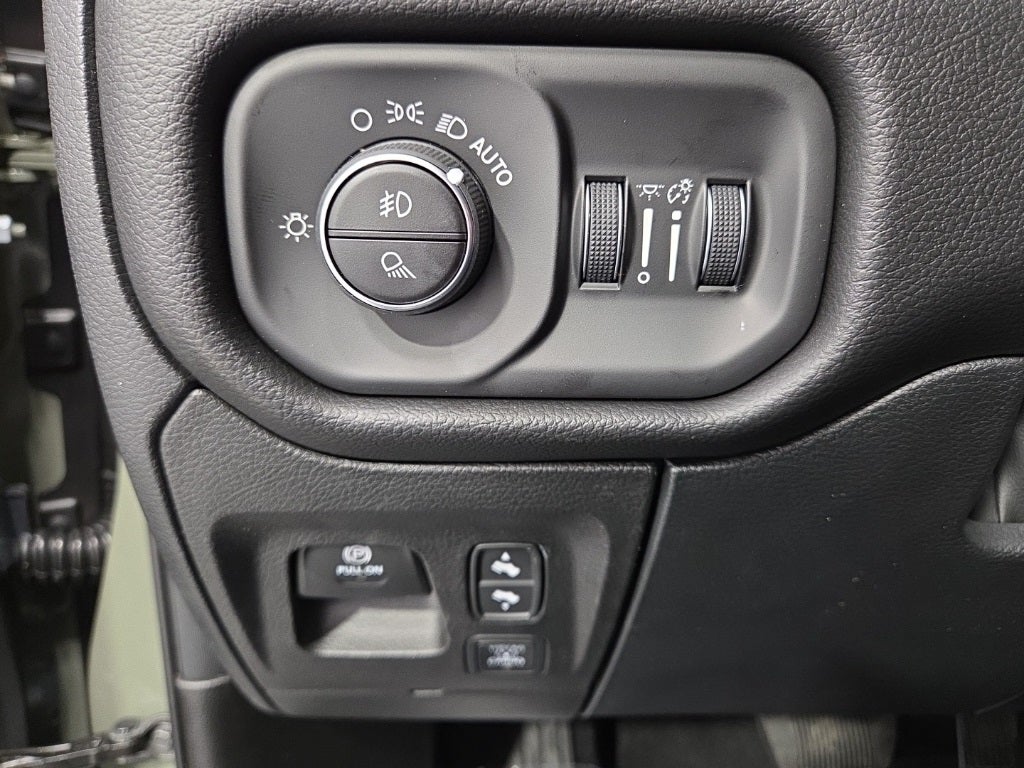 2026 RAM 1500 RAM 1500 LARAMIE CREW CAB 4X4 5'7' BOX