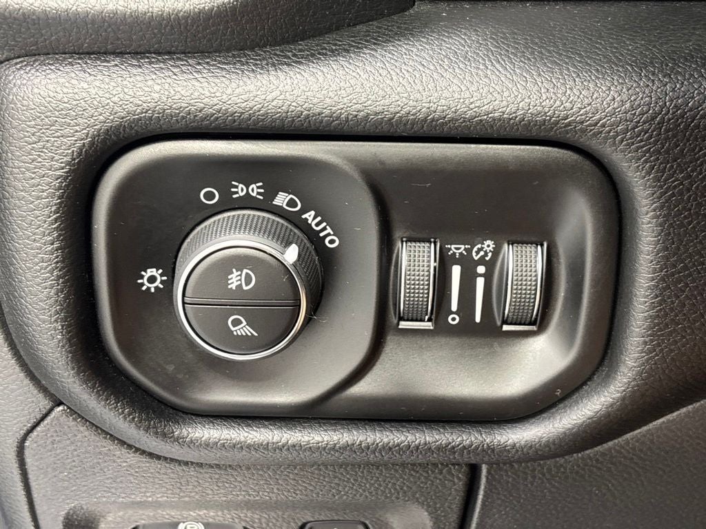 2022 RAM 1500 Laramie Crew Cab 4x4 5'7' Box