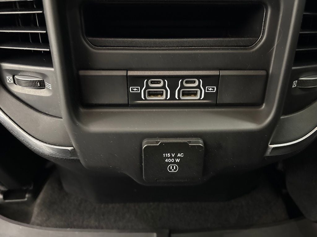 2022 RAM 1500 Laramie Crew Cab 4x4 5'7' Box