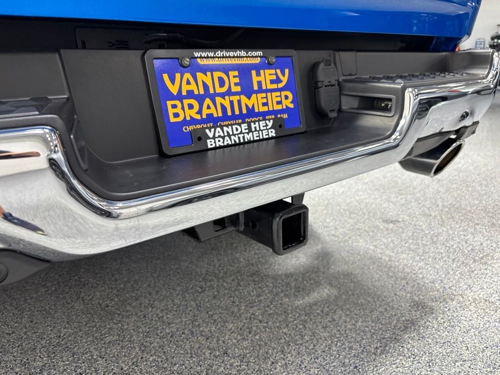 2022 RAM 1500 Laramie Crew Cab 4x4 5'7' Box
