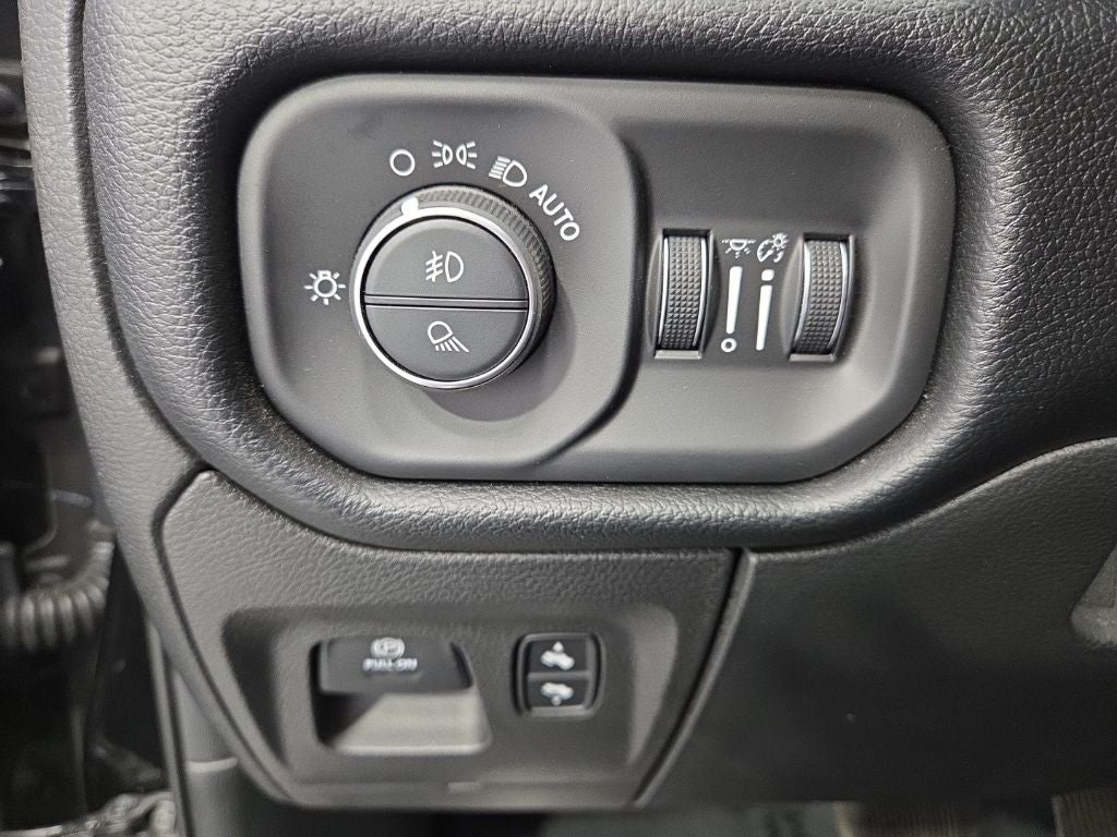 2021 RAM 1500 Laramie Crew Cab 4x4 5'7' Box