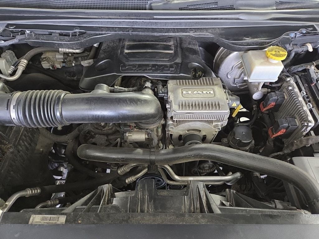 2021 RAM 1500 Laramie Crew Cab 4x4 5'7' Box