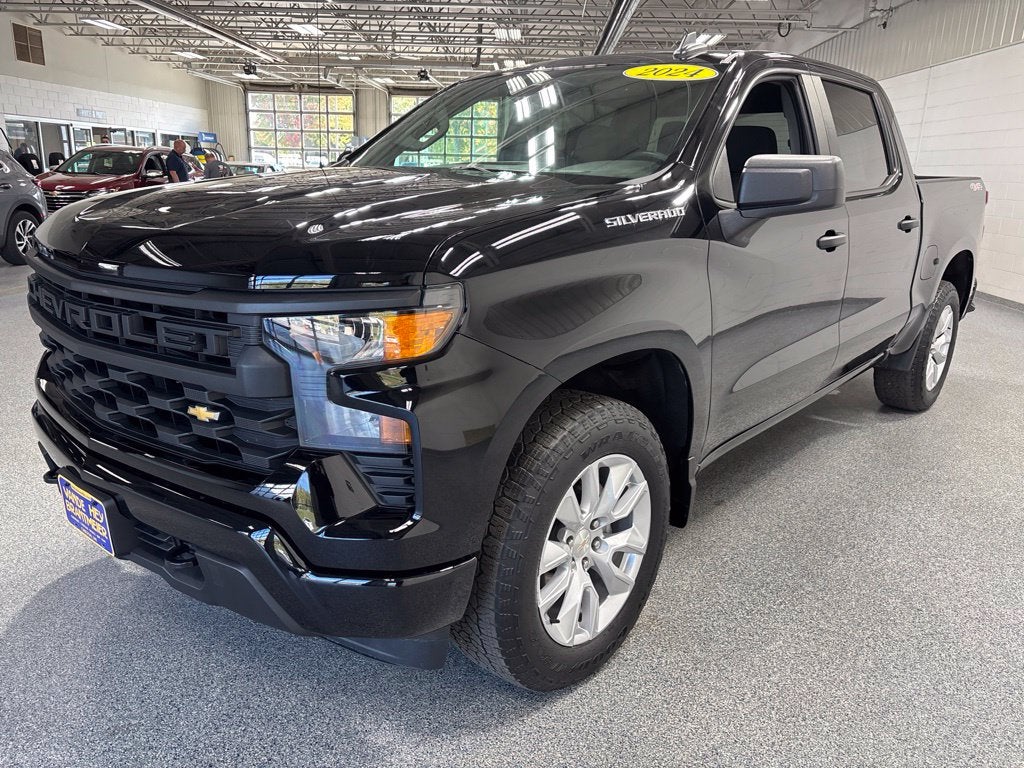 2024 Chevrolet Silverado 1500 4WD Crew Cab Short Bed Custom