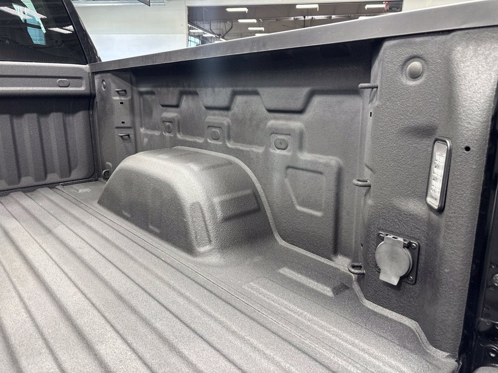 2024 Chevrolet Silverado 1500 4WD Crew Cab Short Bed Custom
