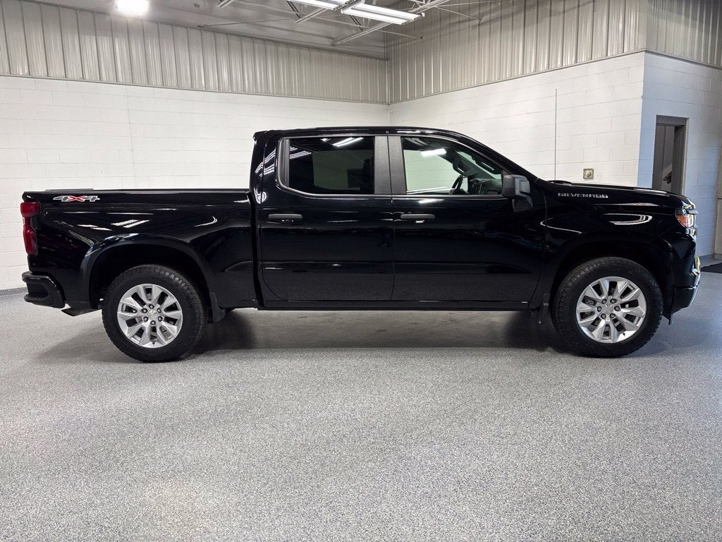 2024 Chevrolet Silverado 1500 4WD Crew Cab Short Bed Custom