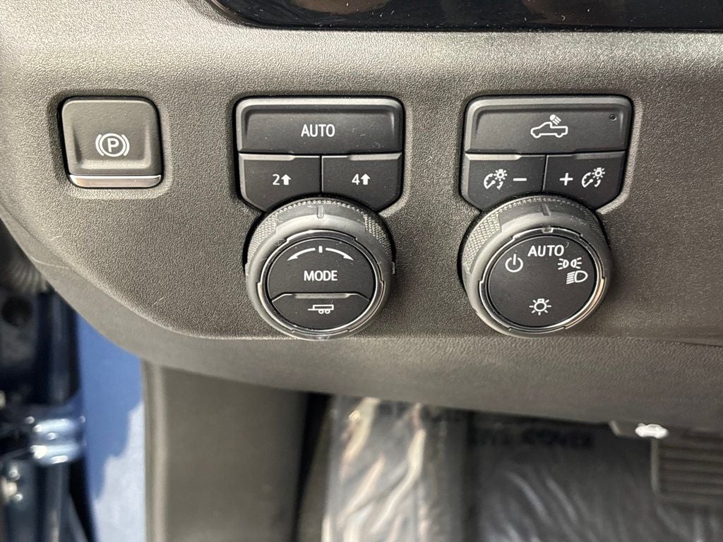 2024 Chevrolet Silverado 1500 4WD Crew Cab Short Bed LT with 2FL