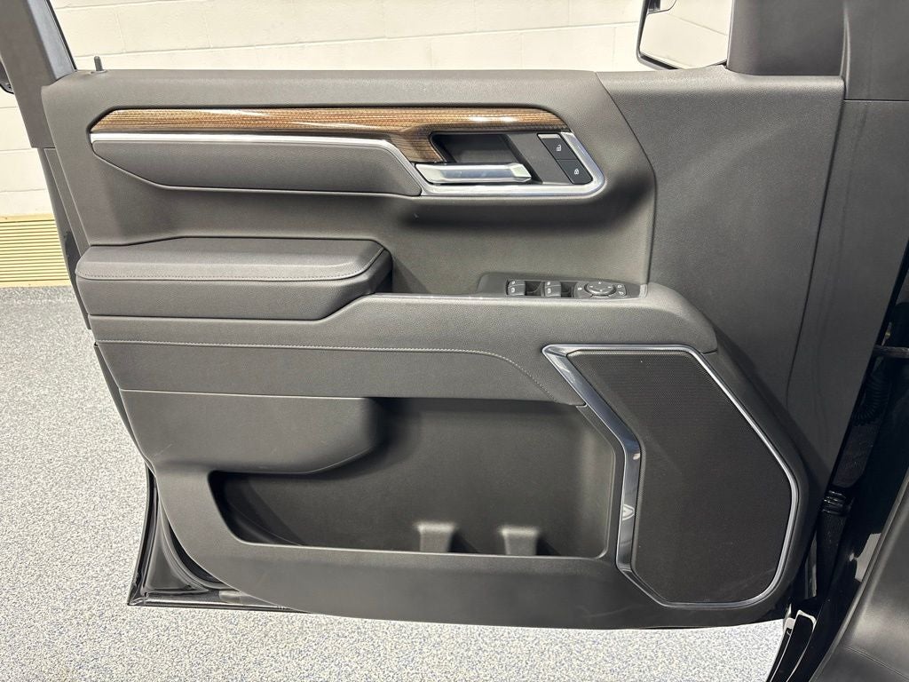 2025 Chevrolet Silverado 1500 4WD Crew Cab Short Bed LT with 2FL