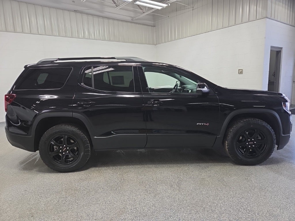 2023 GMC Acadia AWD AT4