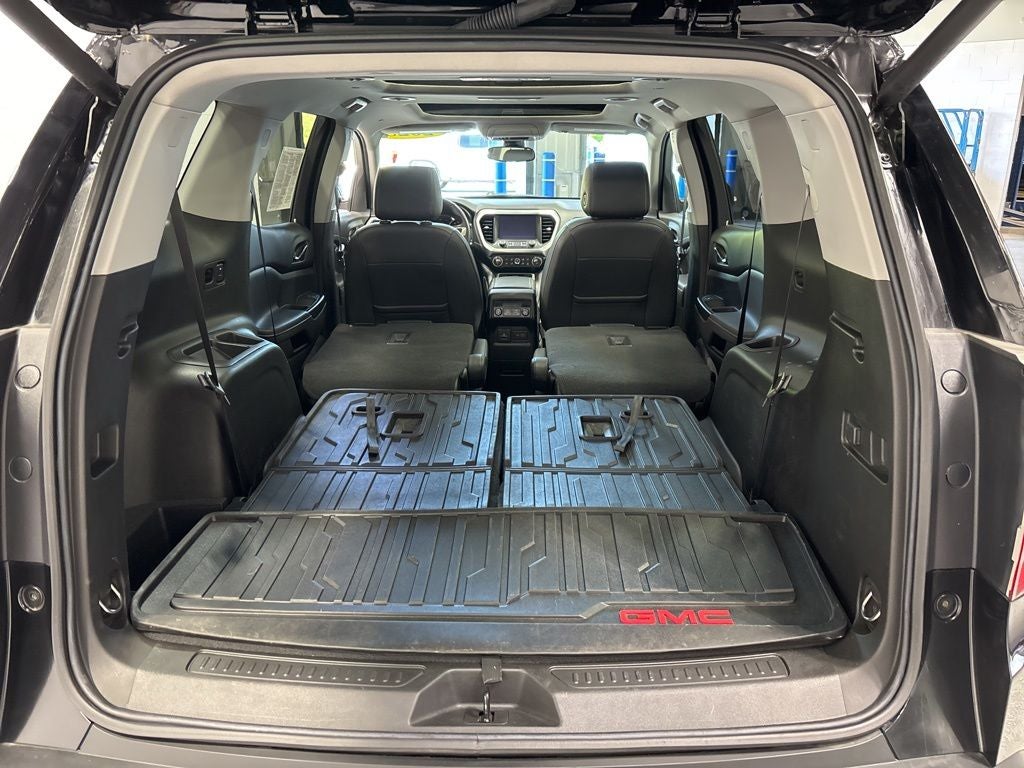 2023 GMC Acadia AWD SLT