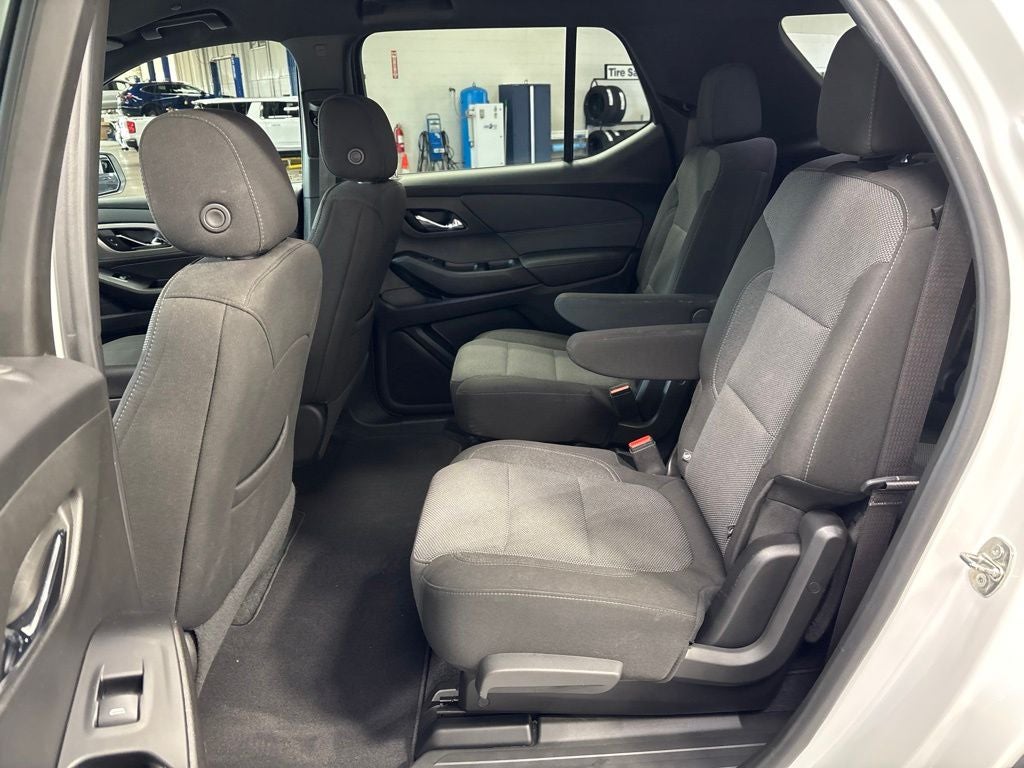 2023 Chevrolet Traverse AWD LT Cloth