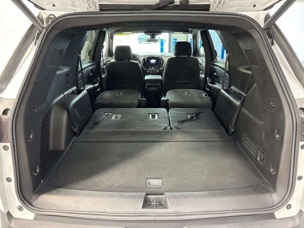 2023 Chevrolet Traverse AWD LT Cloth