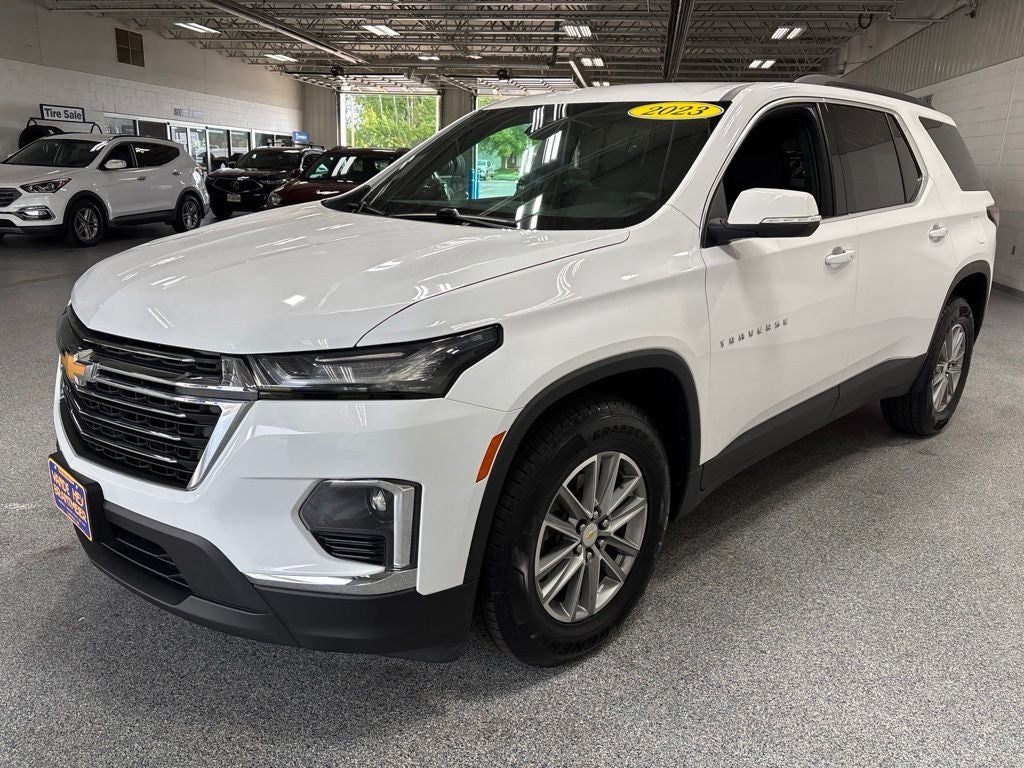 2023 Chevrolet Traverse AWD LT Cloth
