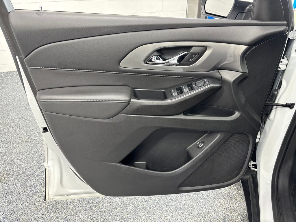 2023 Chevrolet Traverse AWD LT Cloth