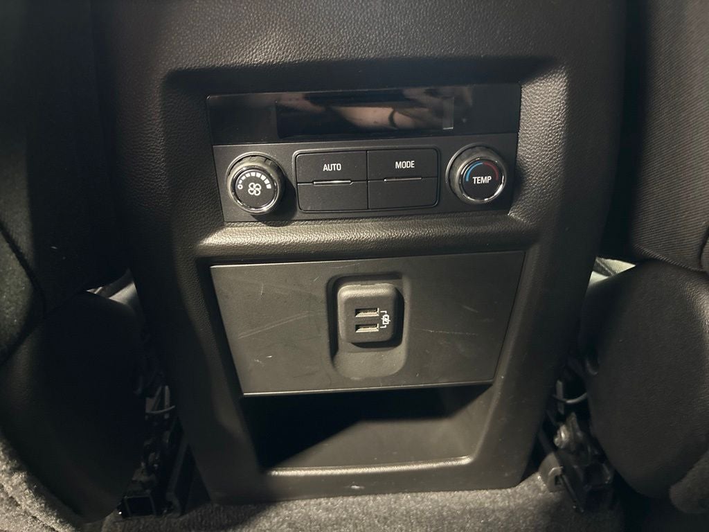 2023 Chevrolet Traverse AWD LT Cloth