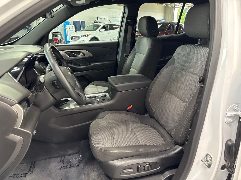 2023 Chevrolet Traverse AWD LT Cloth