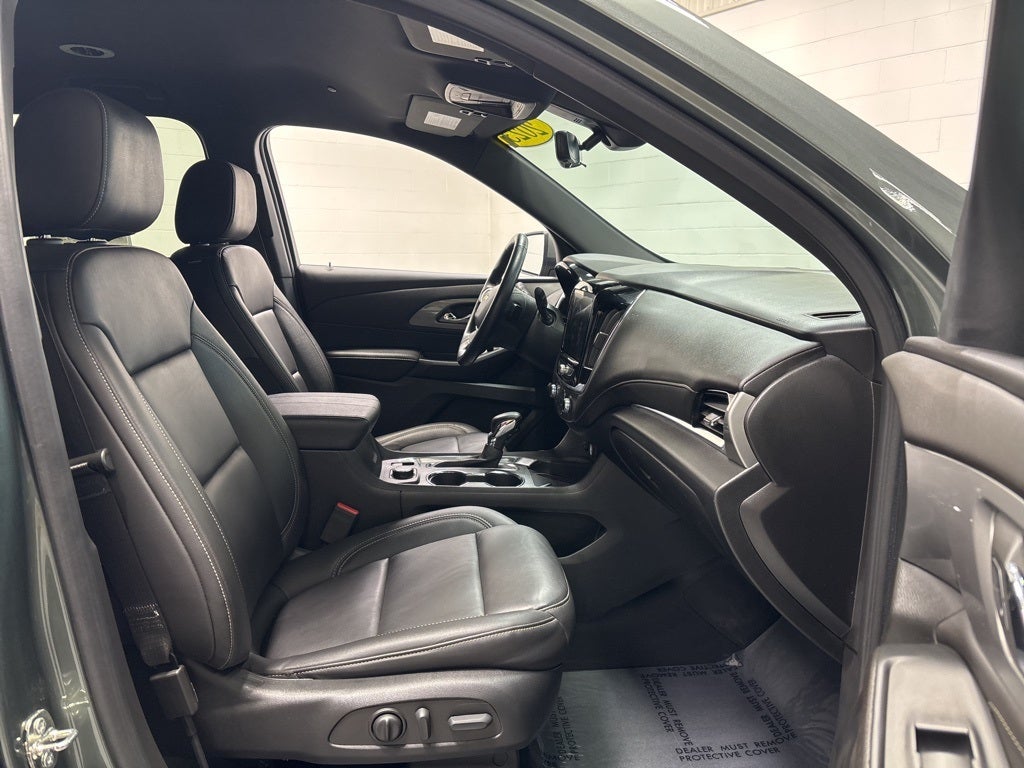 2023 Chevrolet Traverse AWD LT Leather