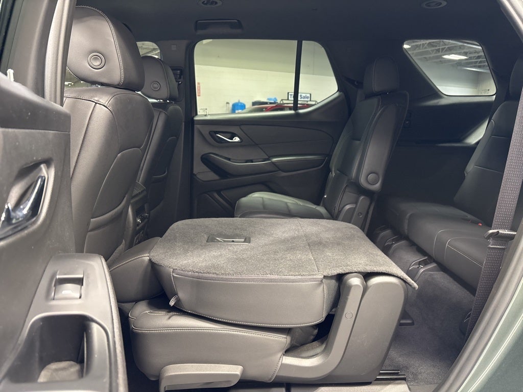 2023 Chevrolet Traverse AWD LT Leather